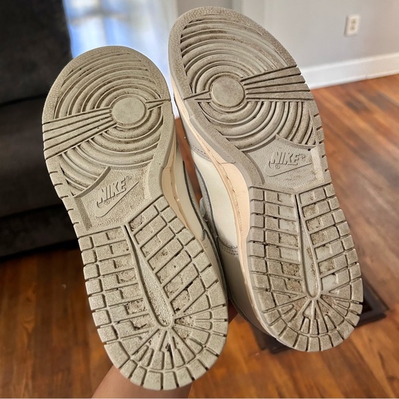 Low Dunks - Picture 3 of 4